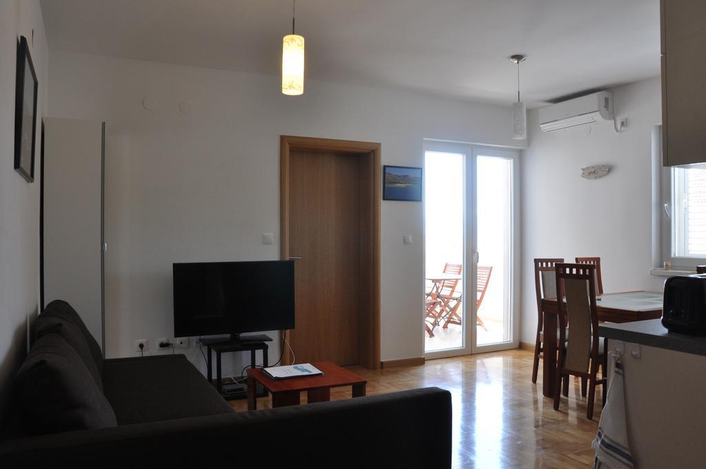 Jelena Apartments Bol Esterno foto